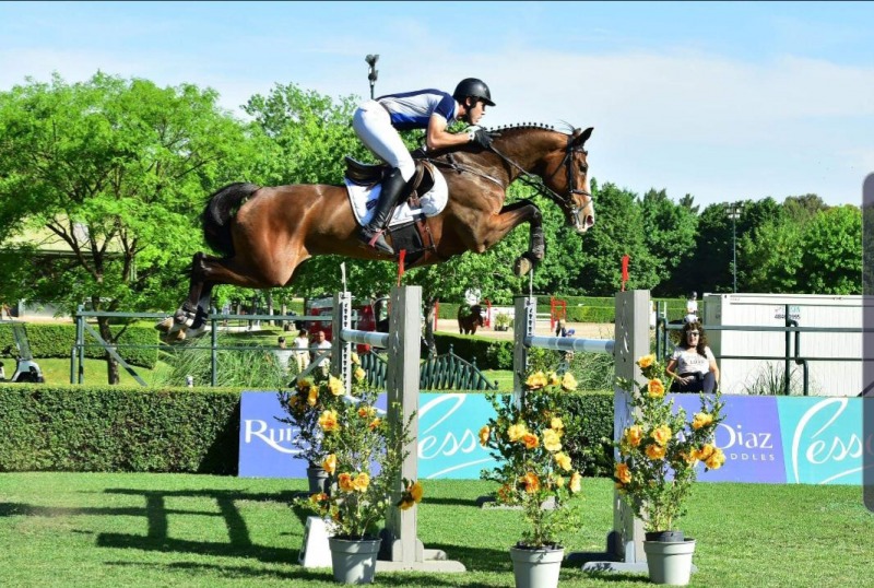 Santiago Orifici se luci en el Internacional de San Jorge Village